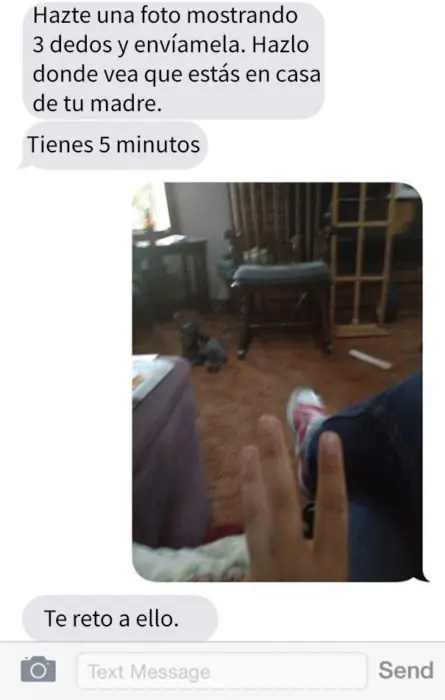Víctima de violencia muestra los msj que recibió por años