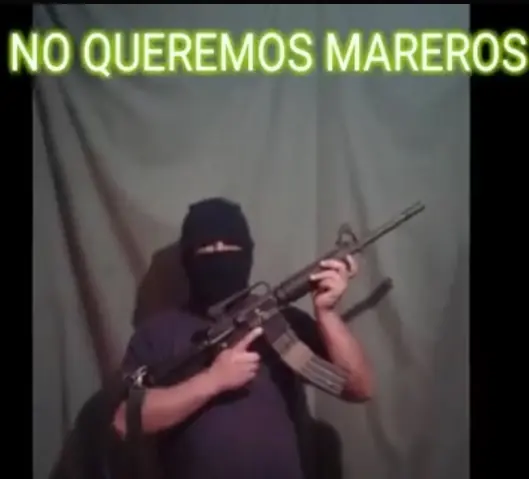 Entran a robar a una tienda y terminan?