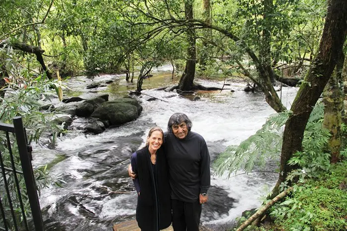 Pareja pasó 26 años reforestando un bosque que compraron