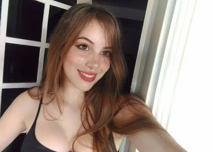 Jhulia Pimentel y buenas noches