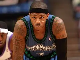 Jugador NBA acusa a Khloe de hacerlo perder millones