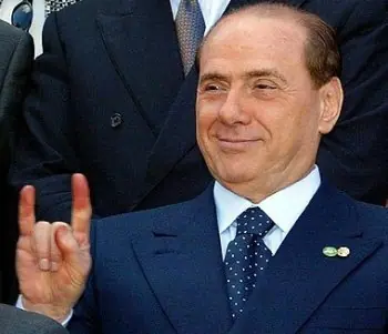 mano cornuda