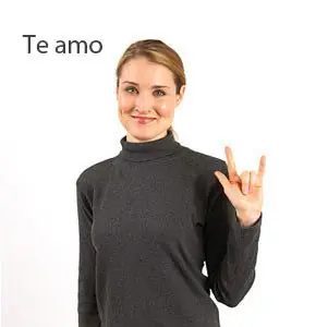 mano cornuda