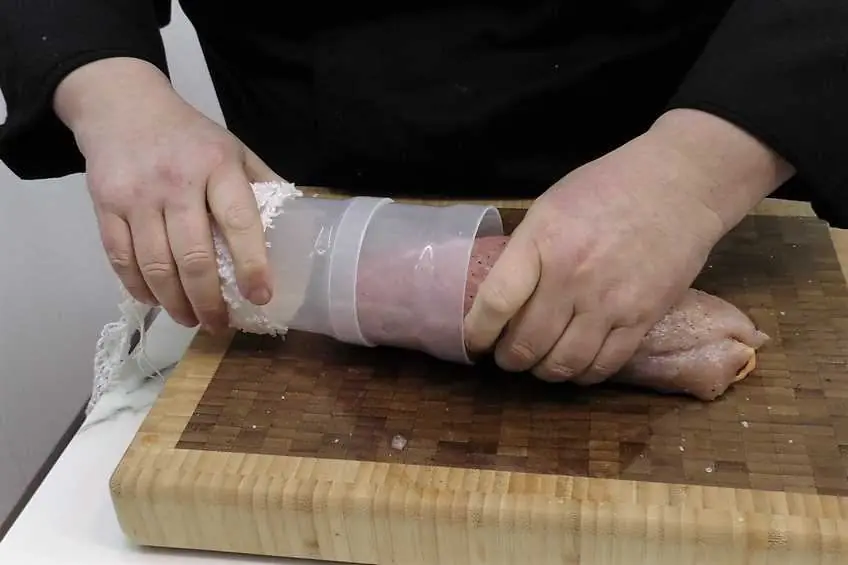 Rollito de pechuga relleno y jugoso