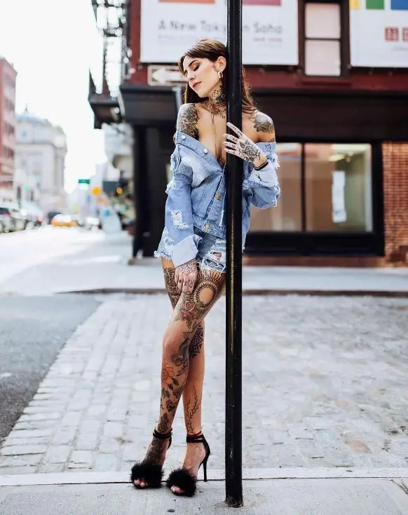 Underboob: Candelaria Tinelli Pela media Tetas Underboob: Candelaria Tinelli Pela media Tetas