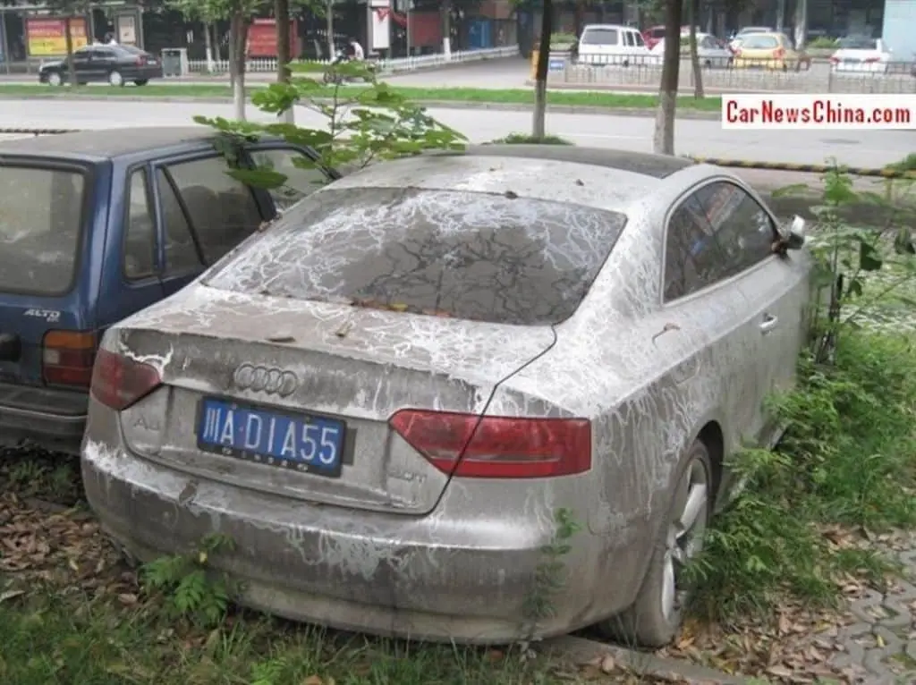 Miles de coches se abandonan cada dia en Dubai Sabes porque? Miles de coches se abandonan cada dia en Dubai Sabes porque?