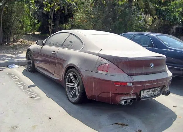 Miles de coches se abandonan cada dia en Dubai Sabes porque? Miles de coches se abandonan cada dia en Dubai Sabes porque?