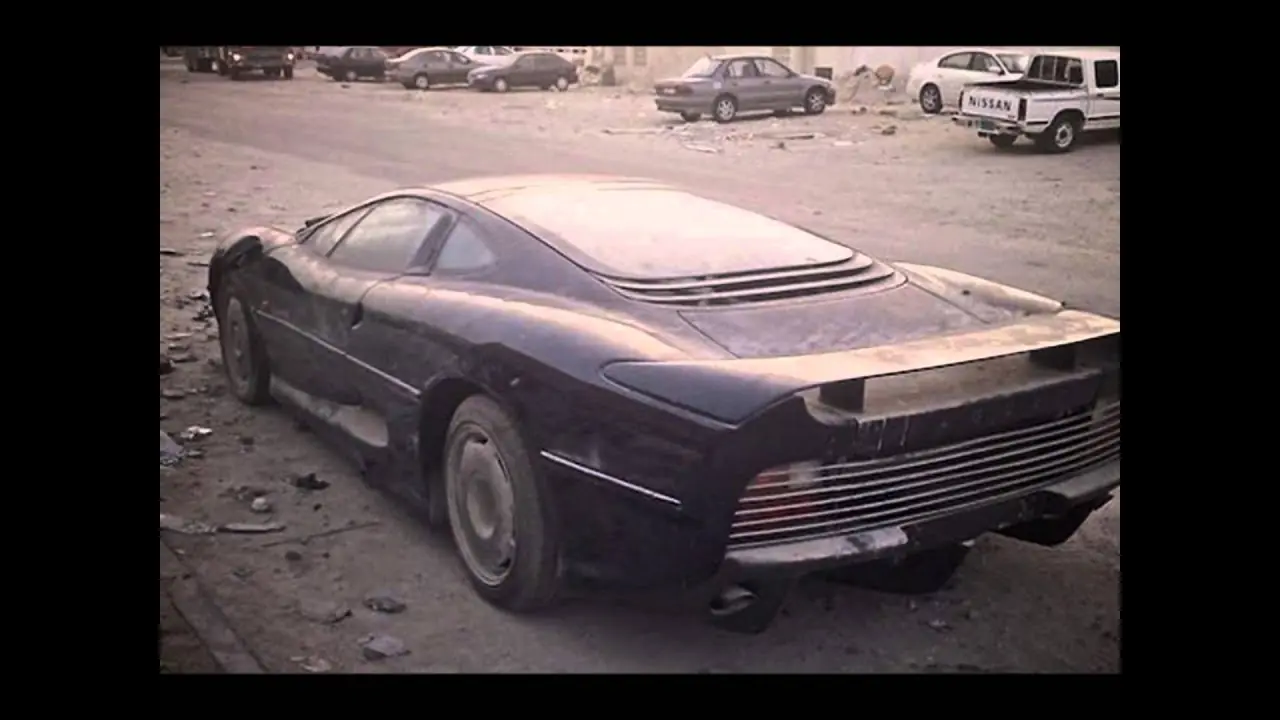 Miles de coches se abandonan cada dia en Dubai Sabes porque? Miles de coches se abandonan cada dia en Dubai Sabes porque?
