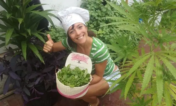 chef hot cocina con cannabis-censurada