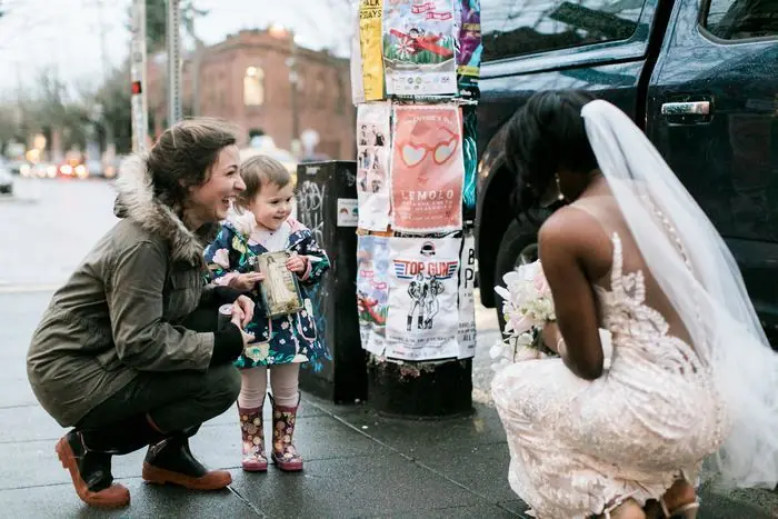 Niña confunde a una novia con princesa de cuento