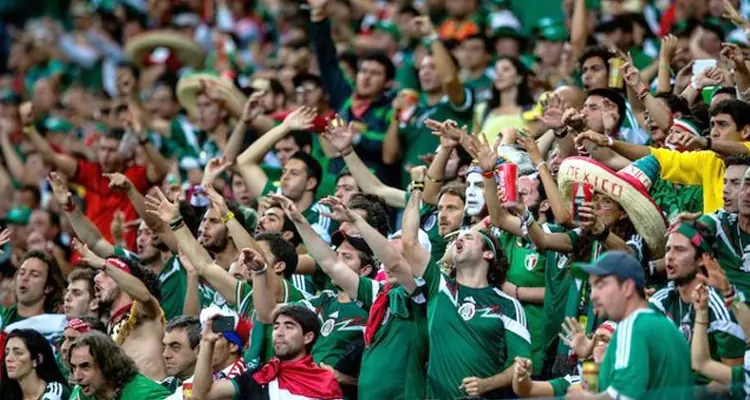 El fútbol hace estúpido  al hispano del sur de América...