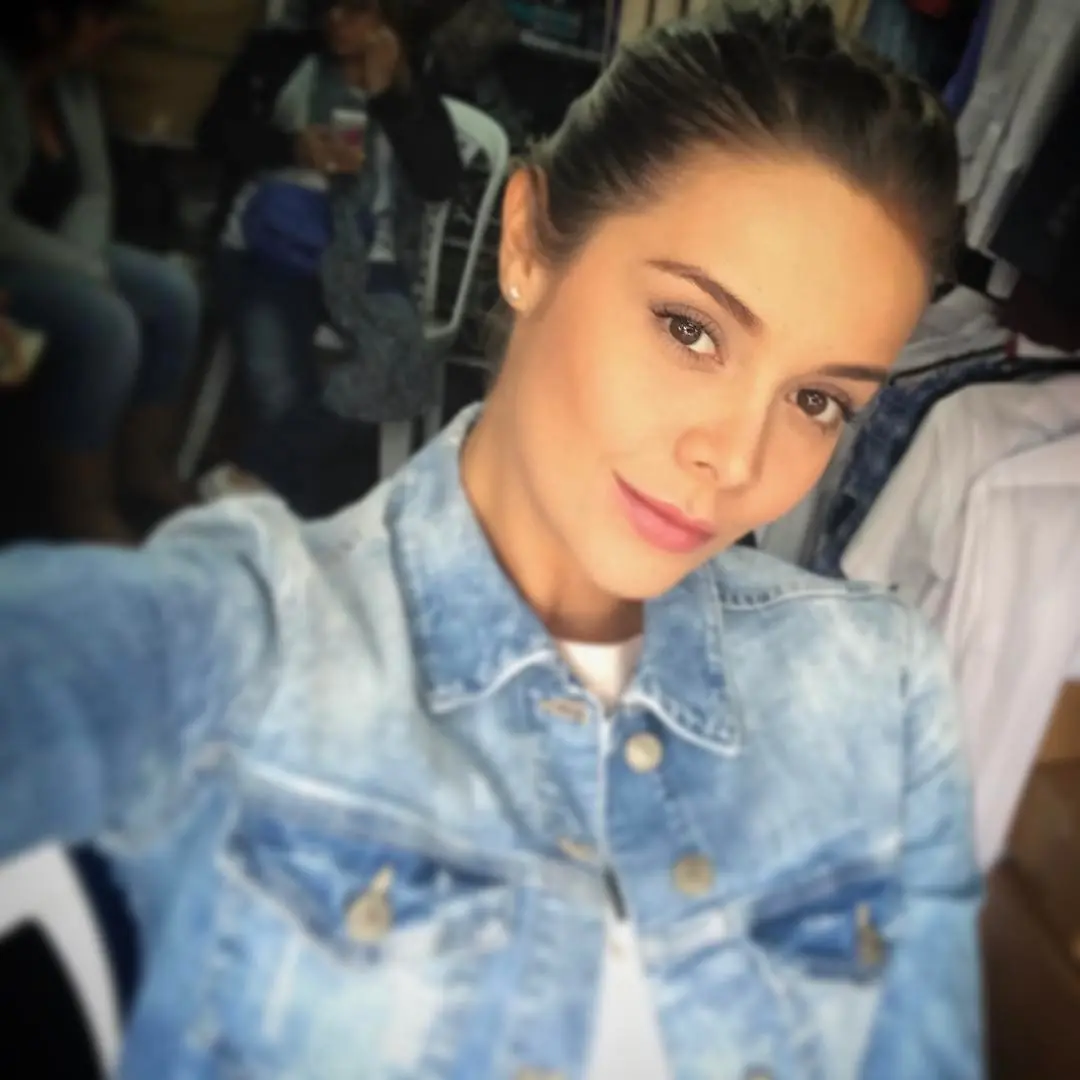 Te gustan las colombianas? Pasa y conoce a Alejandra