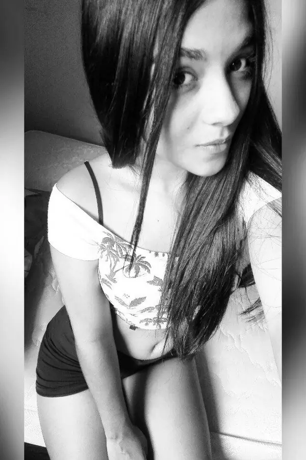 Lauu Gonzalez, hermosa y sensual youtuber de 15 años