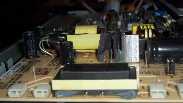 Modifiqué un LCD CCFL a LED ¡y te lo muestro!