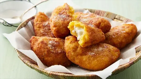 Empanadas de plátanos, una rica opción para tu desayuno