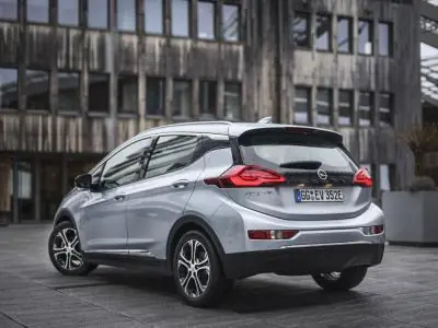 Opel se adelanta a la nueva era de la conducción