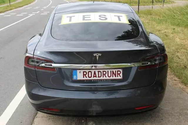 Record: Tesla Model S P100D recorrió 901 km en una carga