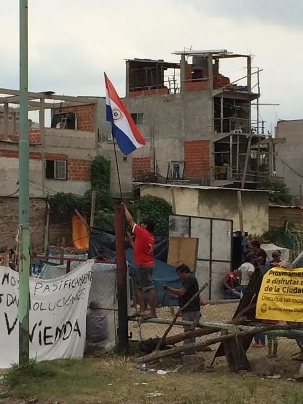 Bolivianos, paraguayos acaparan padrón de extranjeros