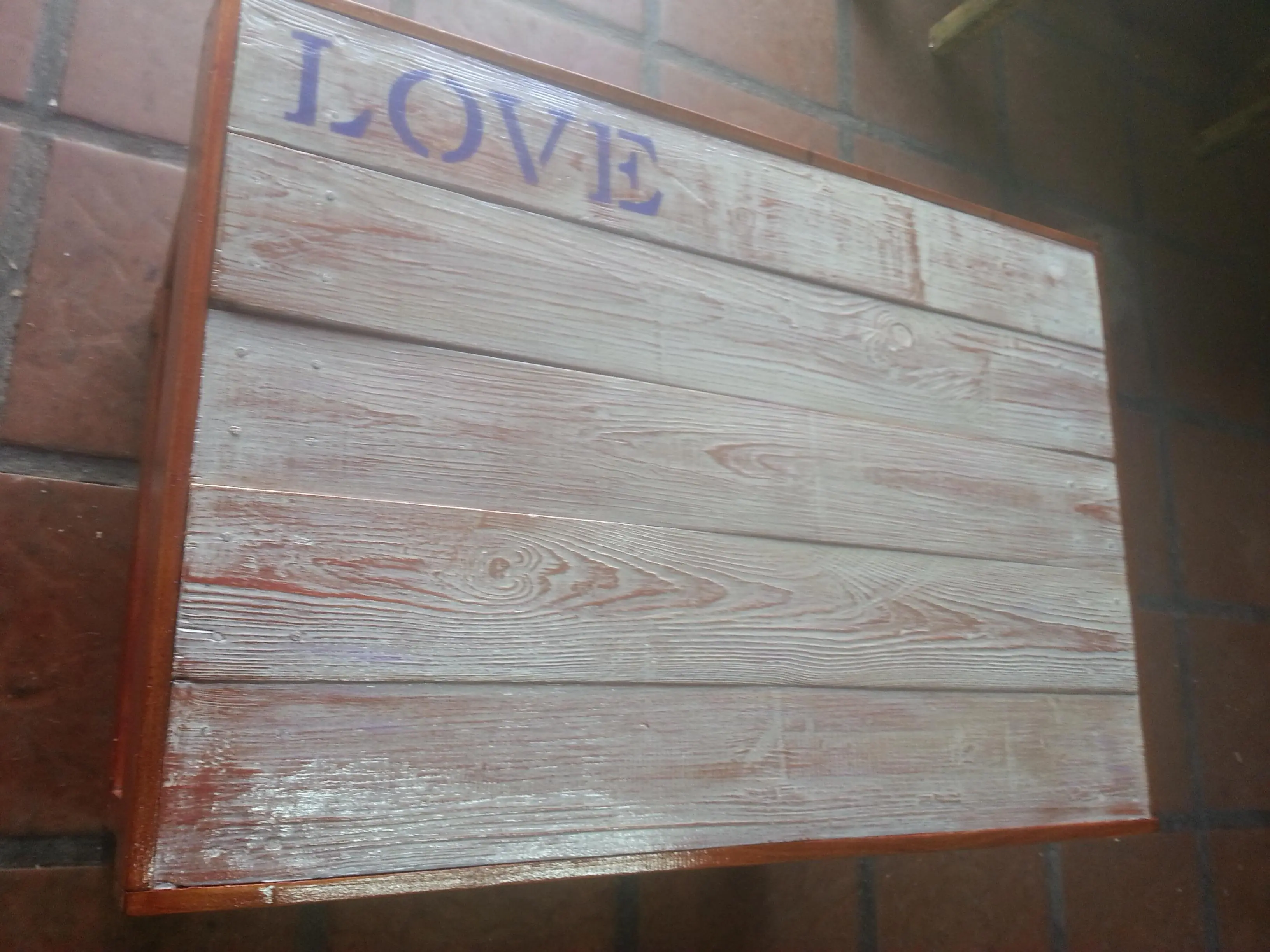 mesa retona de madera