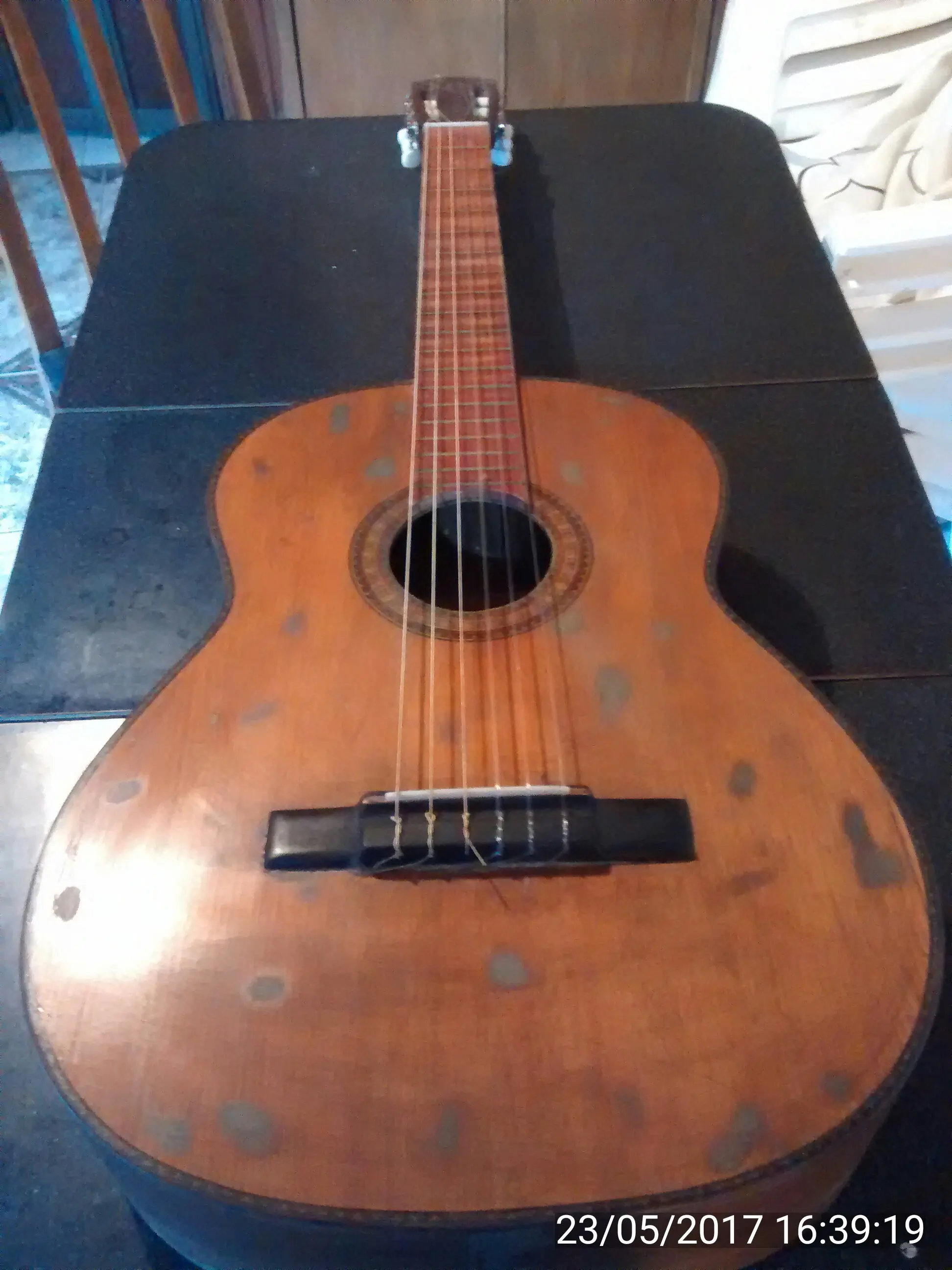 Arreglé una guitarra criolla y te lo muestro tiburón bebé!