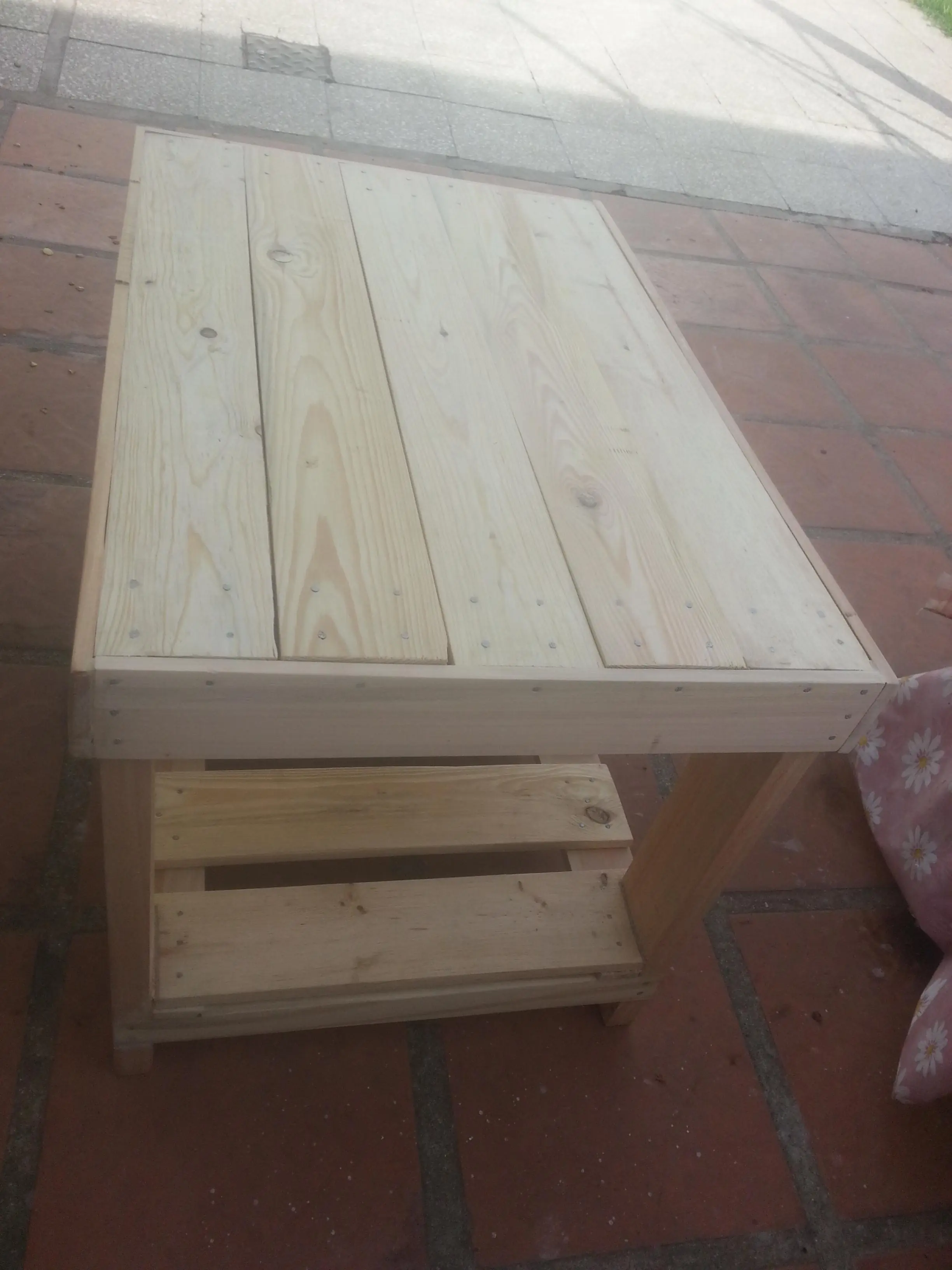 mesa ratona de madera de palets