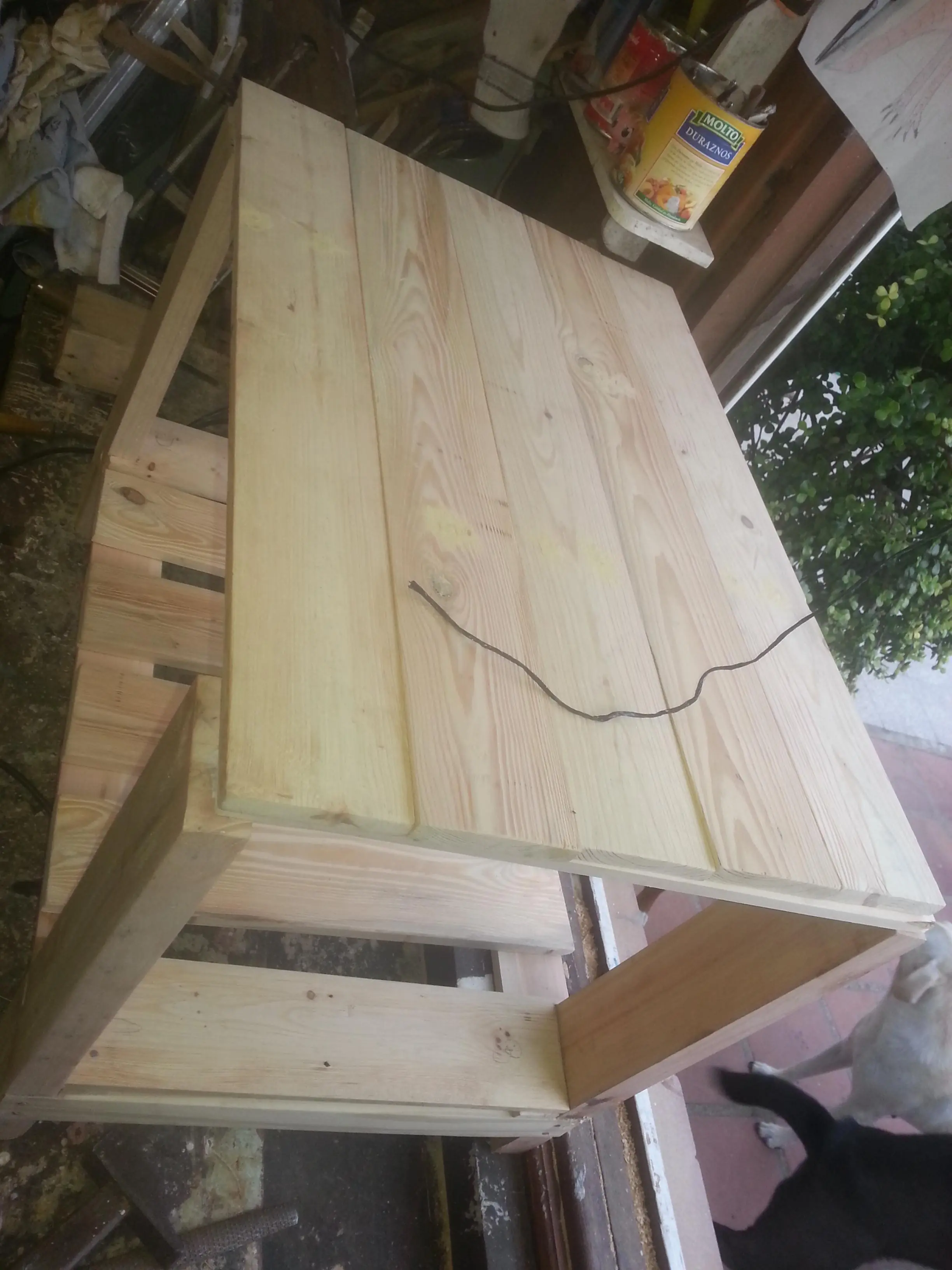 mesa retona de madera