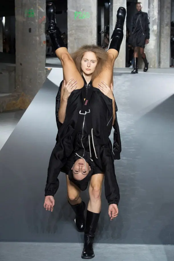 Paris Fashion Week - El surrealista mundo de la moda Paris Fashion Week - El surrealista mundo de la moda