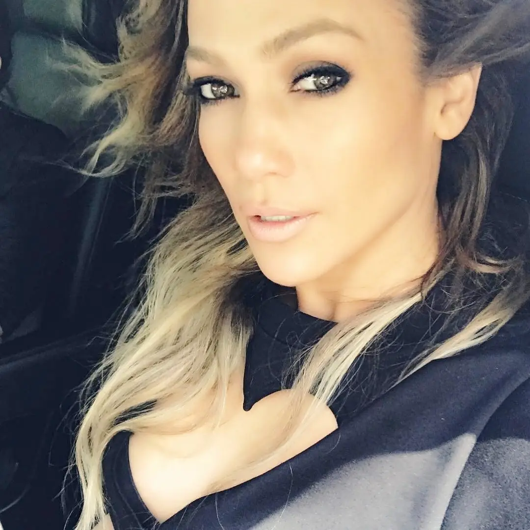 "JLo mostró sus curvas y abodominales" en el gimnasio, mirá