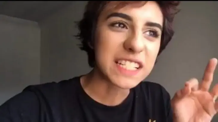 Dejó la escuela ahora se mete condones por la nariz