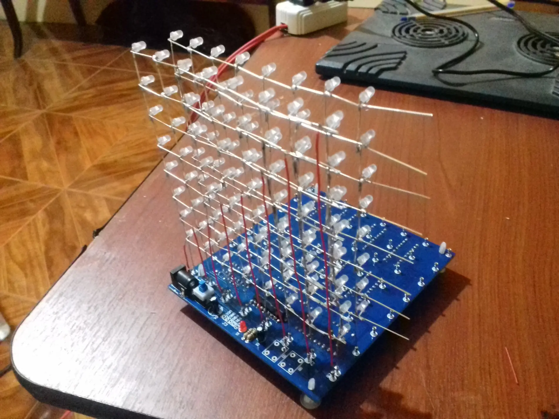 Arme un cubo led 3D para taringa con 512 leds (megapost) Arme un cubo led 3D para taringa con 512 leds (megapost)