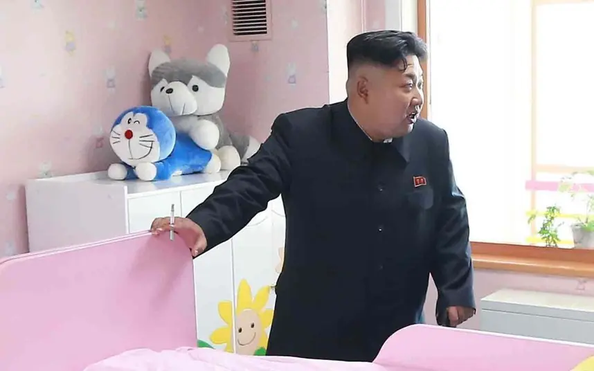 Kim Jong-Un fuma en una guardería y desata Batalla de Photo