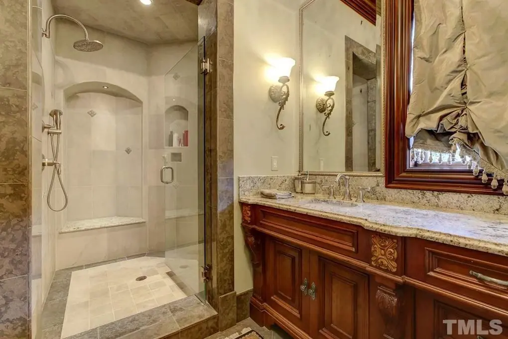 La Casona de 8 millones de Tio Riki