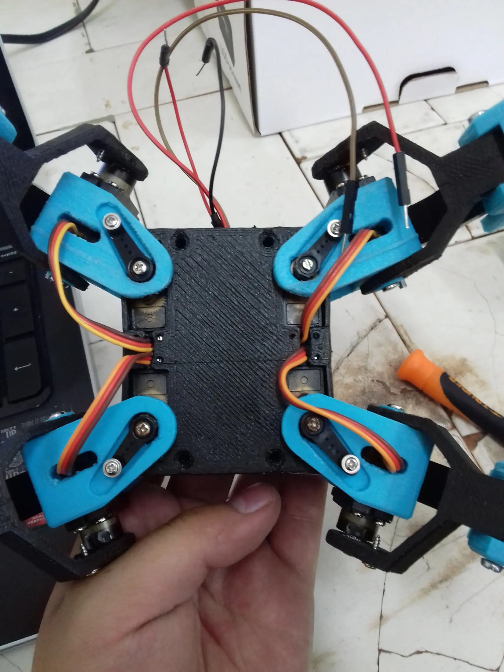 robot diferente