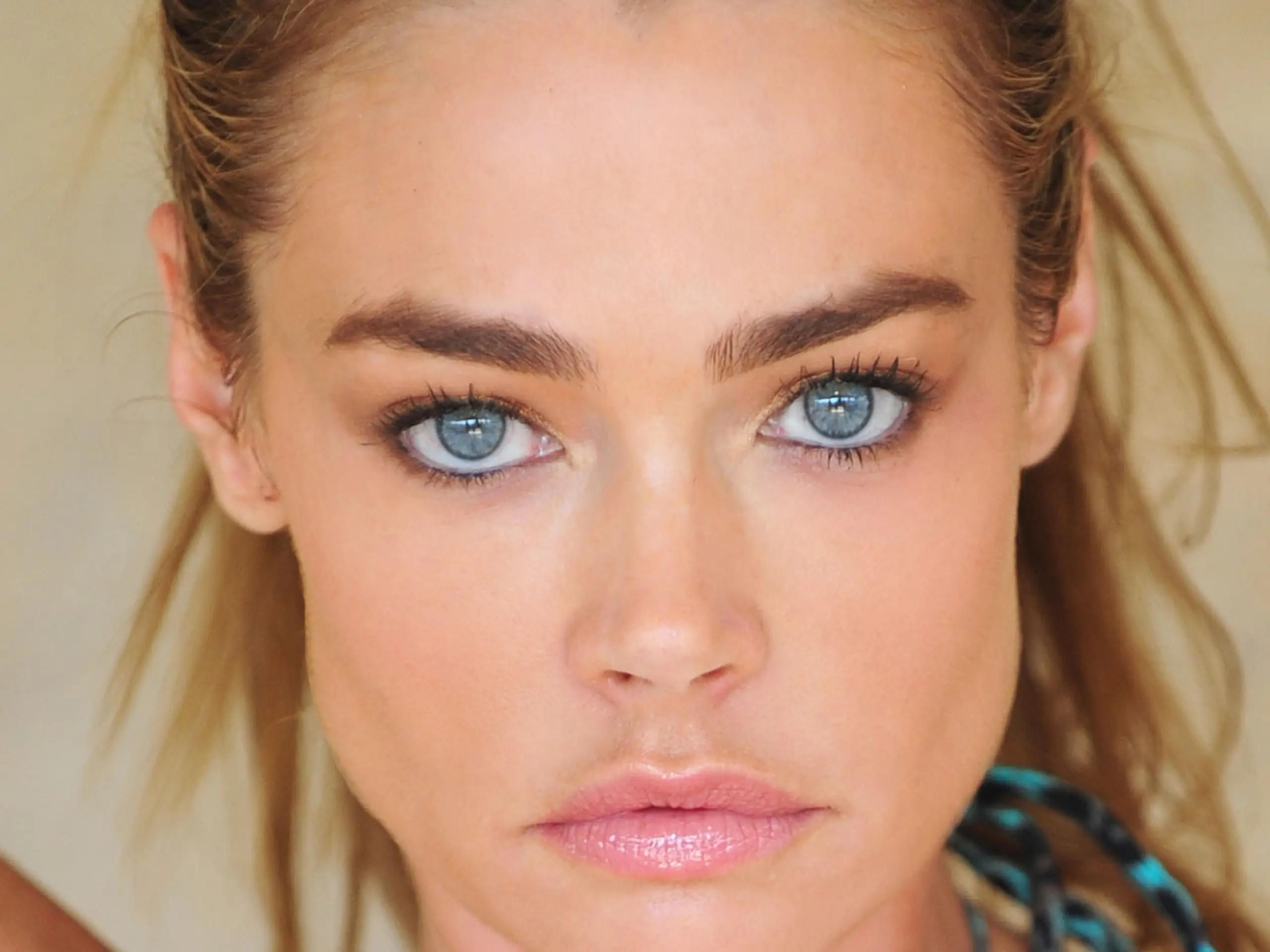 "Denise Richards" Mito erótico y chica Bond de los 90, milf