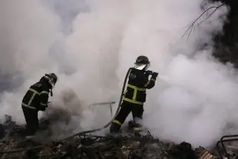 Pensaste alguna vez ¿por que el agua apaga el fuego? aprend Pensaste alguna vez ¿por que el agua apaga el fuego? aprend