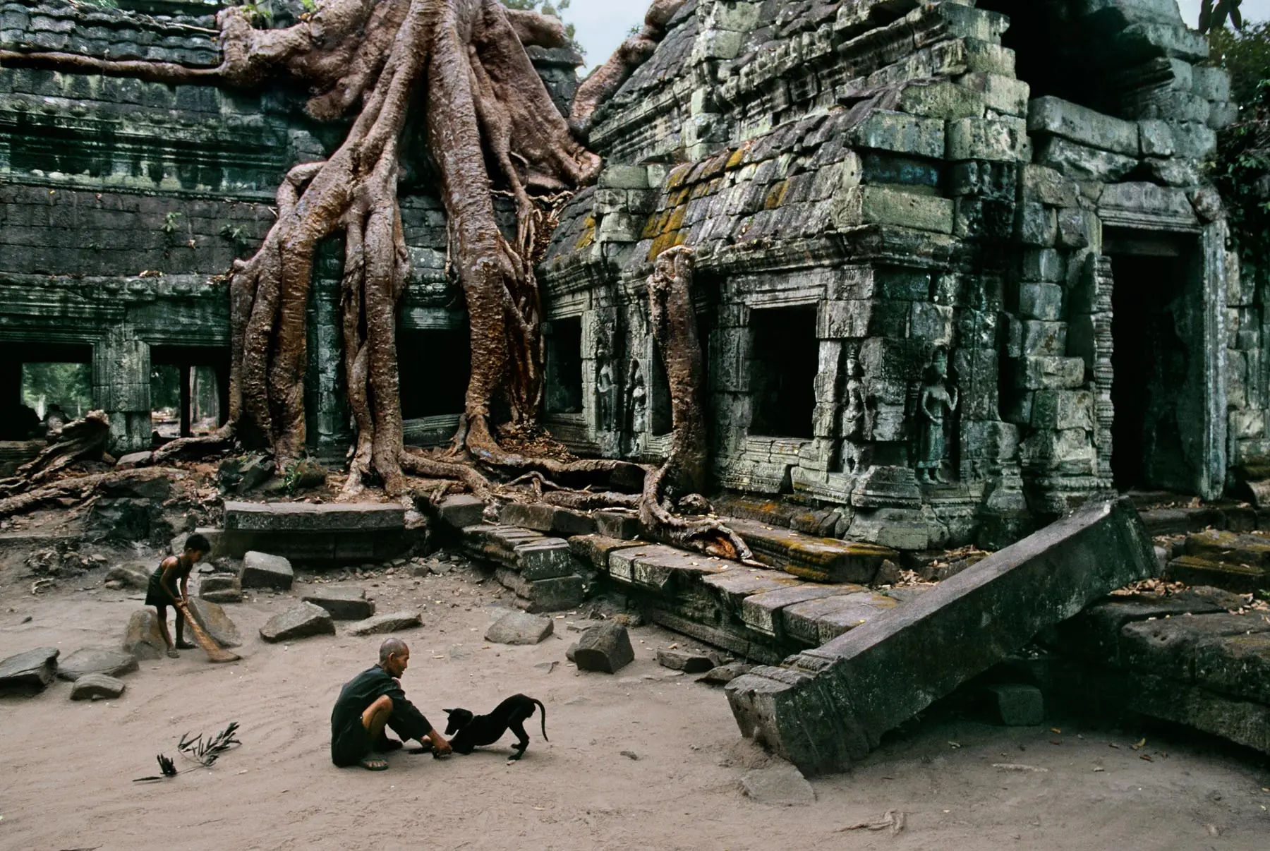 Steve Mc Curry - Doors, Silent Sentinels. Steve Mc Curry - Doors, Silent Sentinels.
