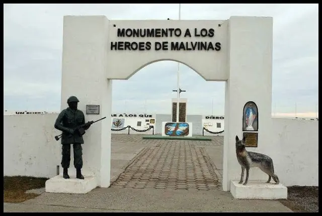 La historia de Tom, el perro artillero que fue a Malvinas La historia de Tom, el perro artillero que fue a Malvinas