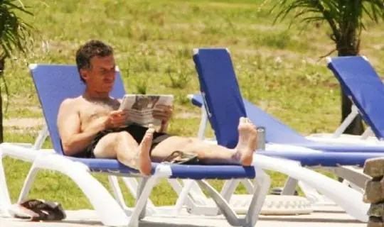 [Happiness revolution] Deuda a 100 años