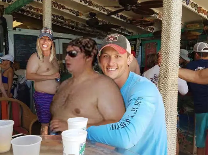 Pidio en internet que quitaran al hombre gordo de su foto Pidio en internet que quitaran al hombre gordo de su foto