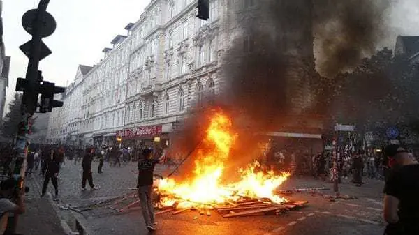 Hamburgo: Homenajean a Macri, con hermosa represion.