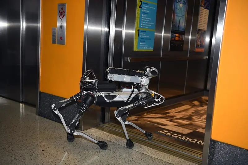 El futuro es ahora viejo. Los robots del futuro, ahora
