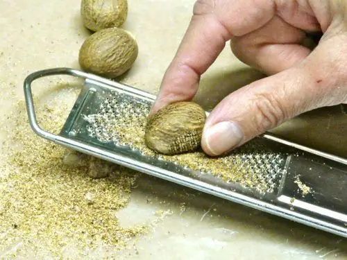 Alimentos comunes que son venenosos y tal vez no sabias