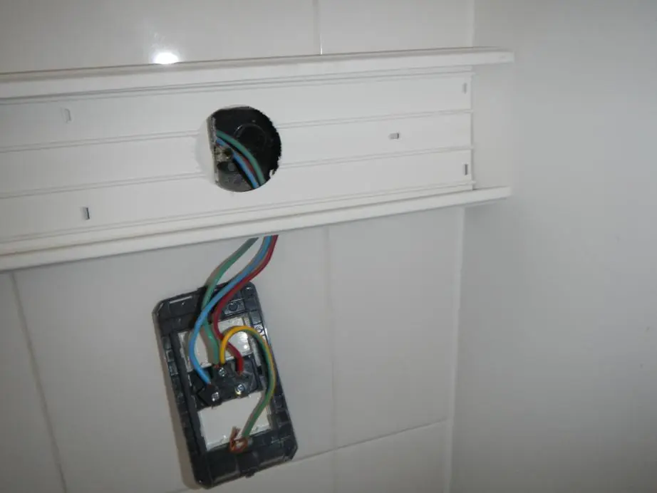 Instalación de 8 tomas de luz para la cocina