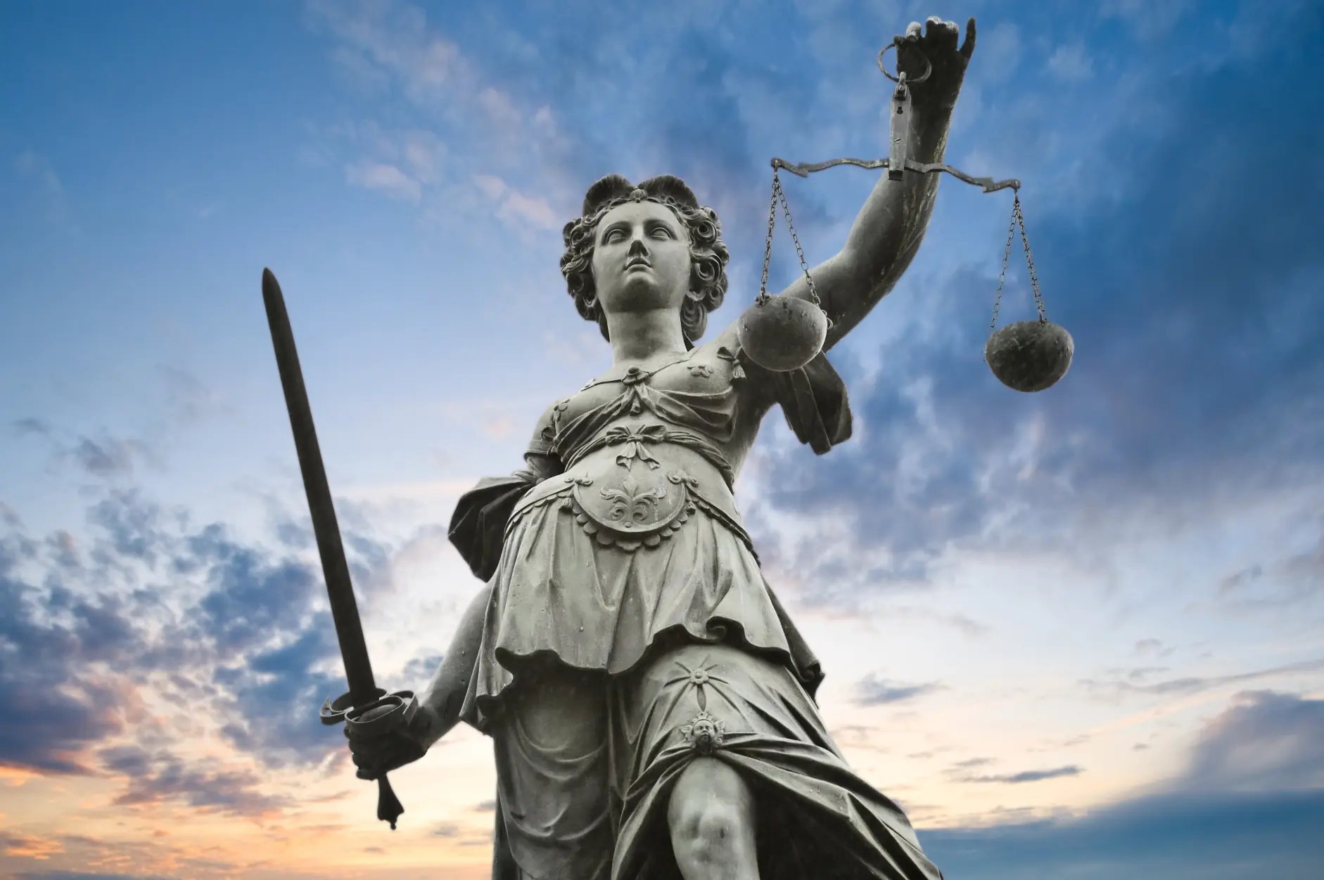 La justicia: Promesa defensora de la entropía social.