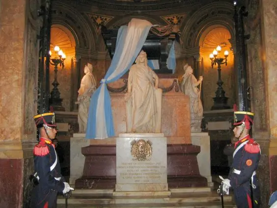 Porque 7 Granaderos hacen el cambio de guardia