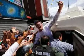 Se le viene la noche a Maduro