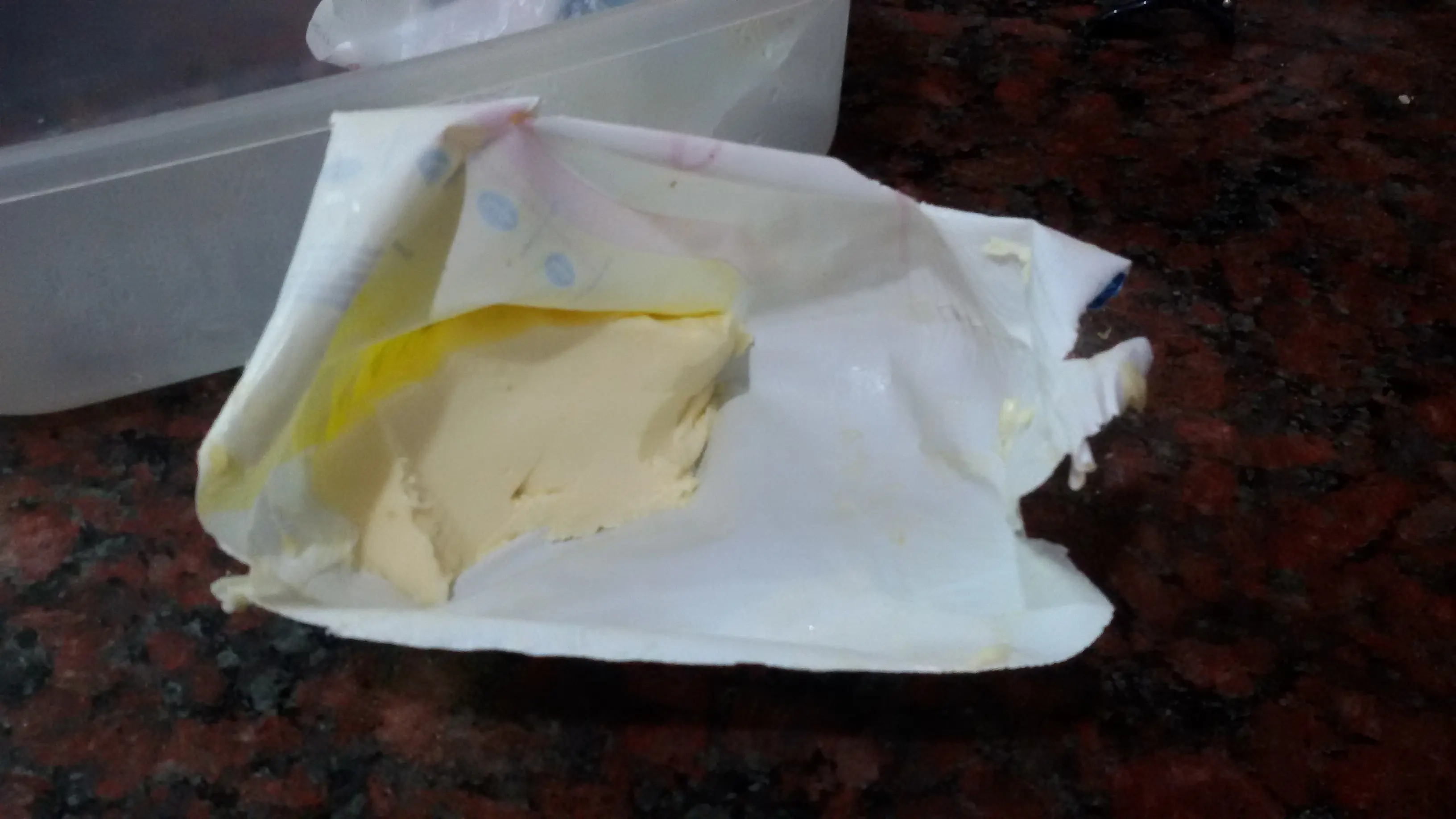 Por mi culpa se descompusieron los albañiles del vecino.
