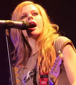 [Teoria] Avril Lavigne murio en el 2003 - Rlvl5