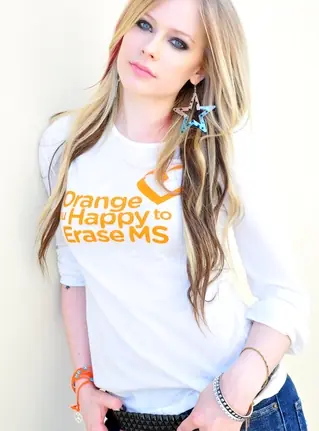 [Teoria] Avril Lavigne murio en el 2003 - Rlvl5