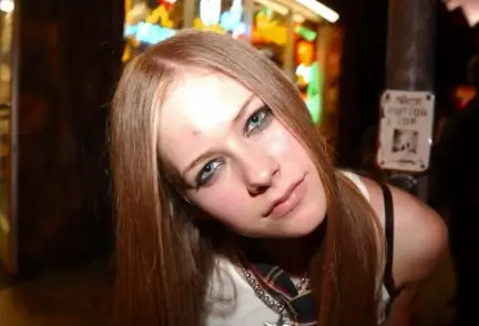 [Teoria] Avril Lavigne murio en el 2003 - Rlvl5